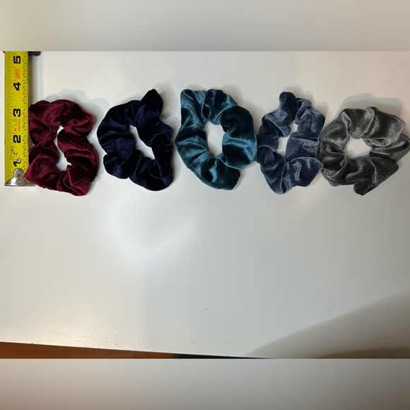 Velvet Hair scrunchies - Picture 3 of 3